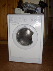 Продаю стиралку Indesit IWSC5085. 1,  5года